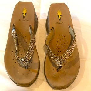Gold sandals. Size 8. Volatile